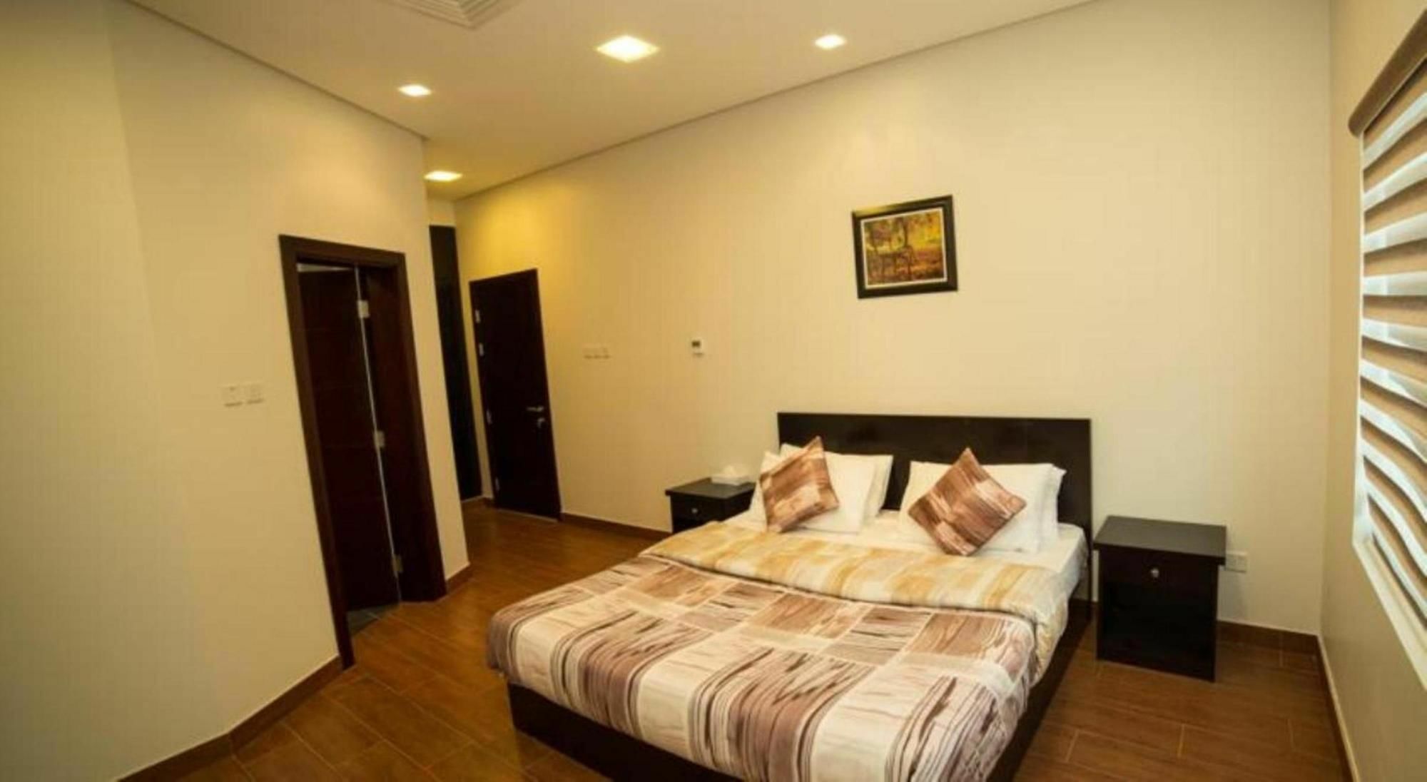 Golden Rose Luxury Suites Manama Exteriör bild